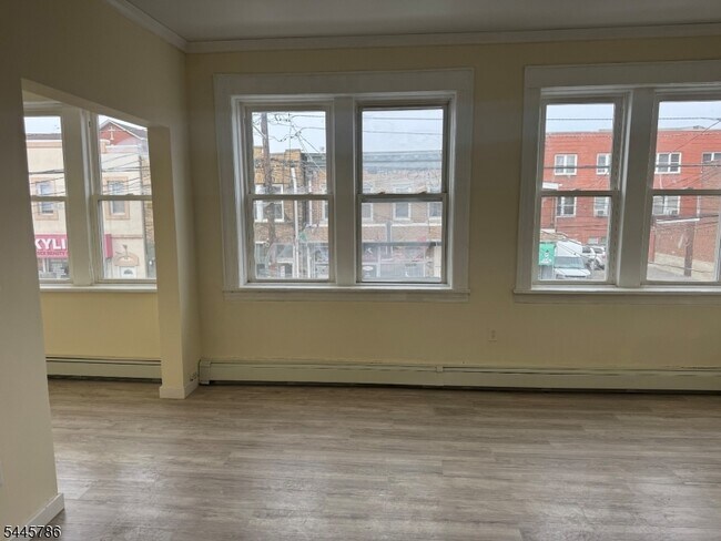 Foto del edificio - 216 Harrison Ave