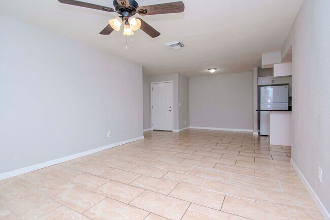 Building Photo - 2/2 Condo Downstairs in Heart of Brandon @...
