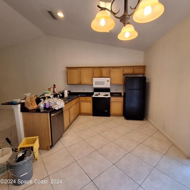 Building Photo - 61 West Ct