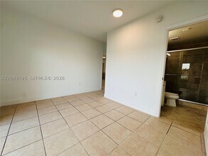 Building Photo - 946 Bay Dr E