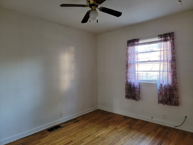Building Photo - 9261 Marlow Ave