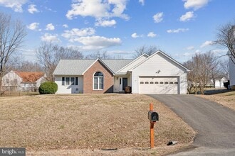 Building Photo - 17 S Pointe Ln
