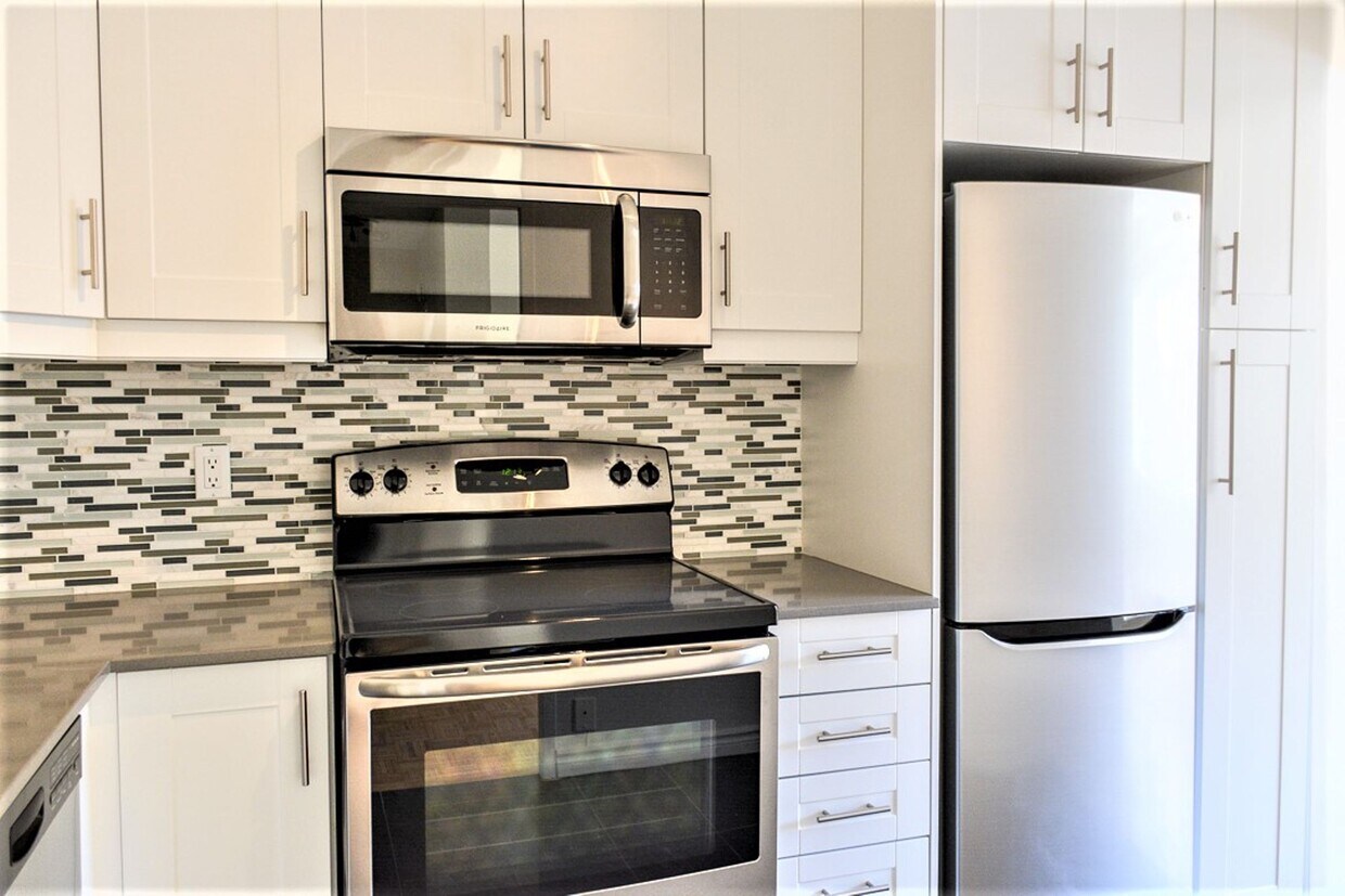 Primary Photo - 4555 Av. Bonavista