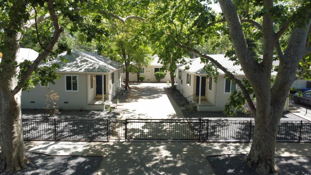Foto principal - 3208 B St
