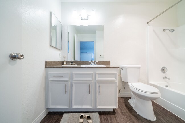 Foto del edificio - 800 E Bobier Dr