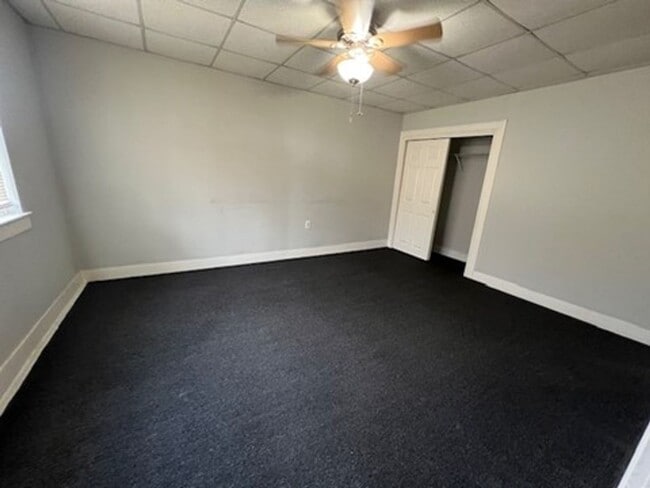 Building Photo - North of Downtown Akron: Updated 1BR with Tall Ceilings & Natural Light