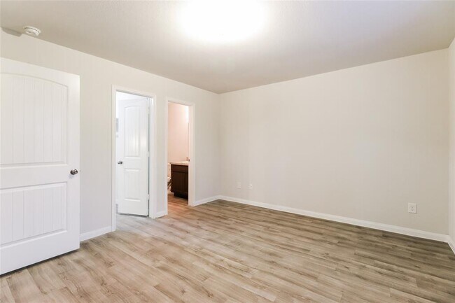 Foto del edificio - 321 N Meadows Dr