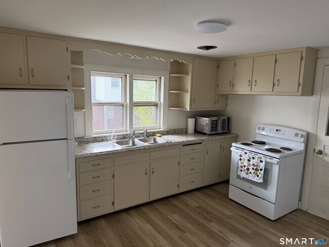 Foto del edificio - 82 Mountain Rd