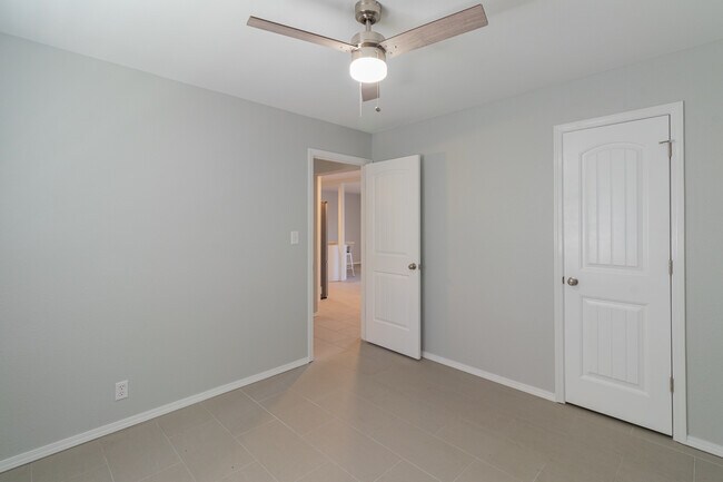 Bedroom 1 - 921 N 7th Ave