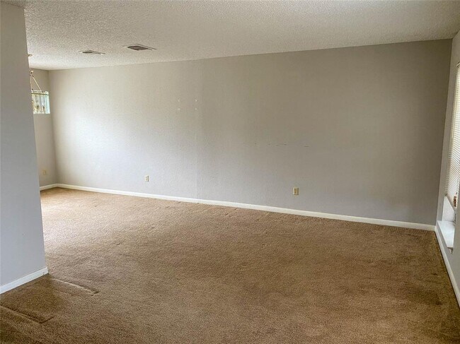 Building Photo - 3330 Hidden Creek Dr