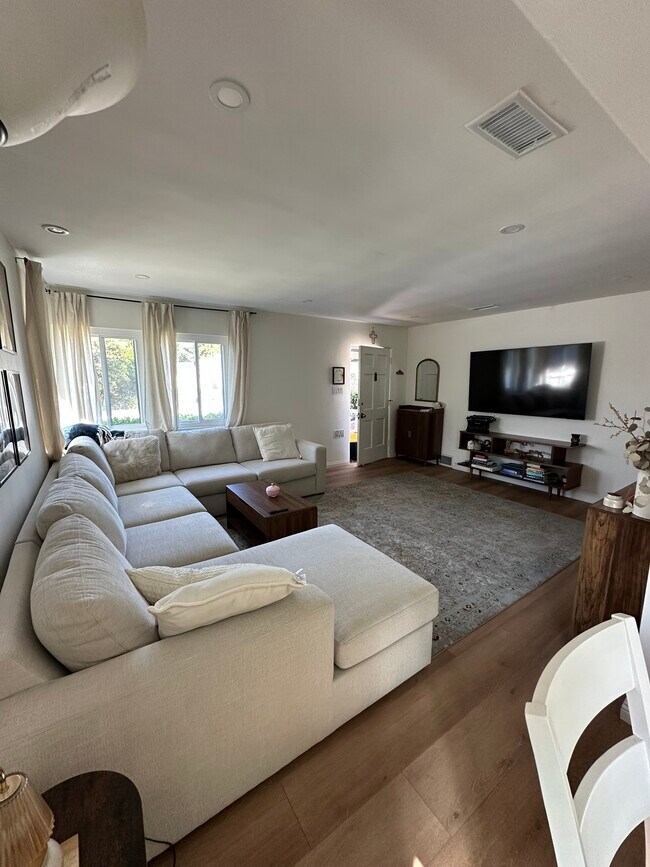 Foto del edificio - 3279 Glendon Ave