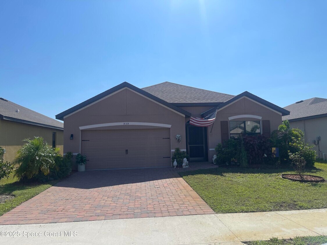 Foto principal - 939 Remington Green Dr SE