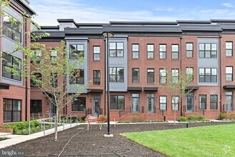 Building Photo - 11224 Bunsen St