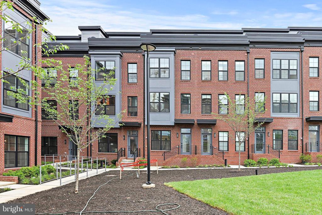Foto principal - 11224 Bunsen St