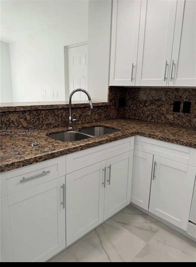 Foto del edificio - 2113 Renaissance Blvd