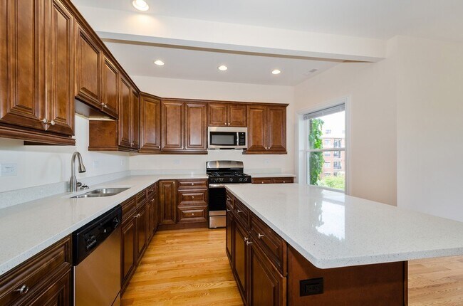 Foto del edificio - 7602 N Eastlake Terrace