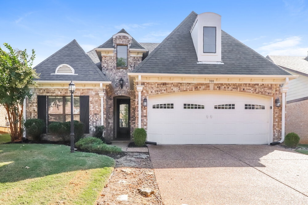 Primary Photo - 300 Garden Springs Dr