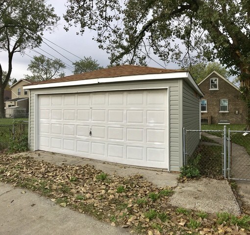 Building Photo - 10217 S Hoxie Ave