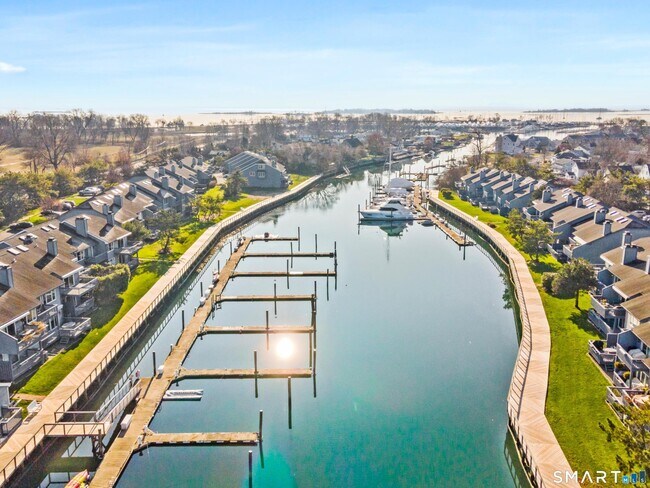 Foto del edificio - 1 Island Dr