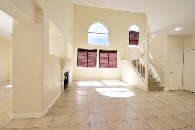 Building Photo - Charming 3-Bedroom, 2.5-Bath Two-Story Home At Smoke Ranch!