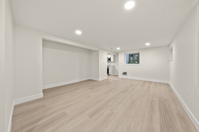 Foto del edificio - 7804 Lake City Way NE