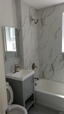 Building Photo - 2 bedroom in Queens NY 11369