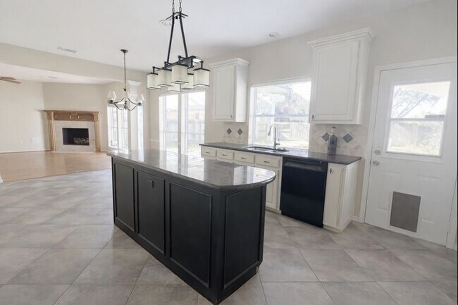 Building Photo - 702 Epperson Way