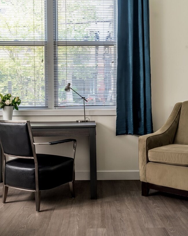 Interior Photo - Luna on Pine