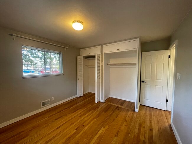 Building Photo - 8751 Oakwood St