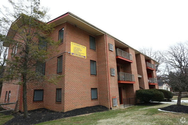 Building Photo - 741 S Walnut St