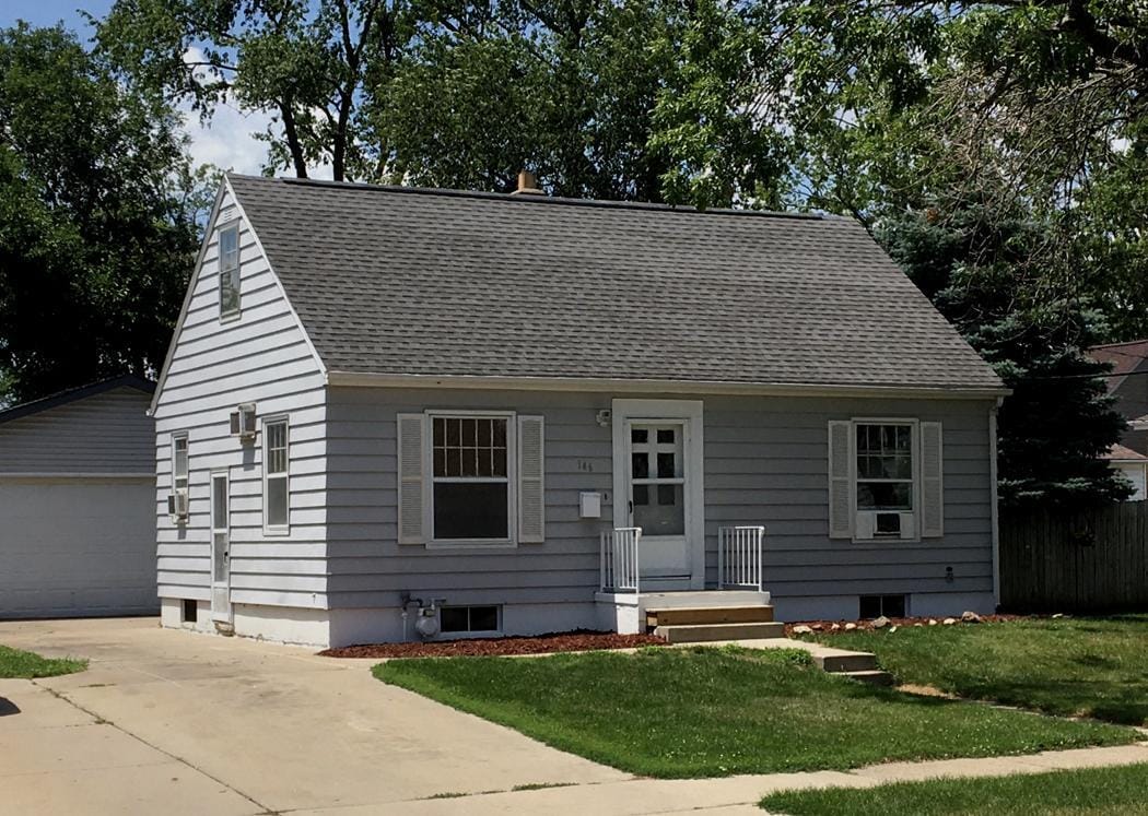 Primary Photo - 146 18th St SW