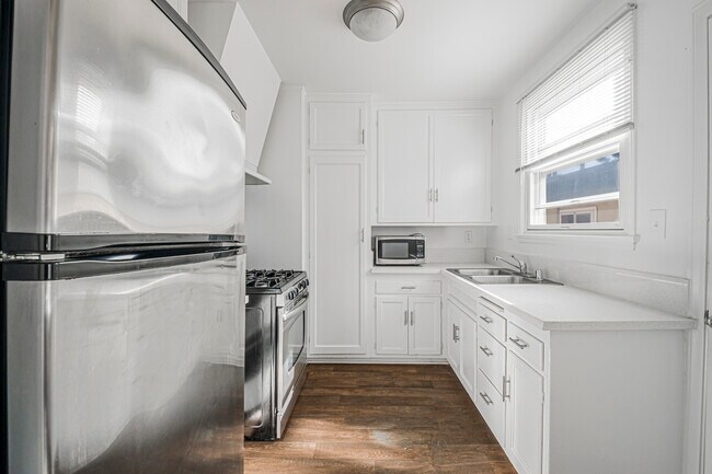 Foto del edificio - 5844 W 88th St
