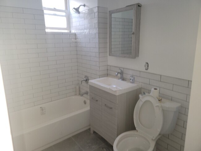 Building Photo - 237 E 94th St