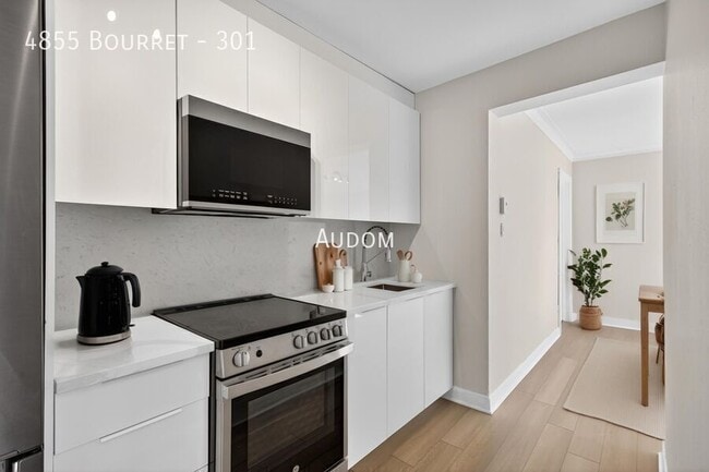 Building Photo - 4855 Av Bourret