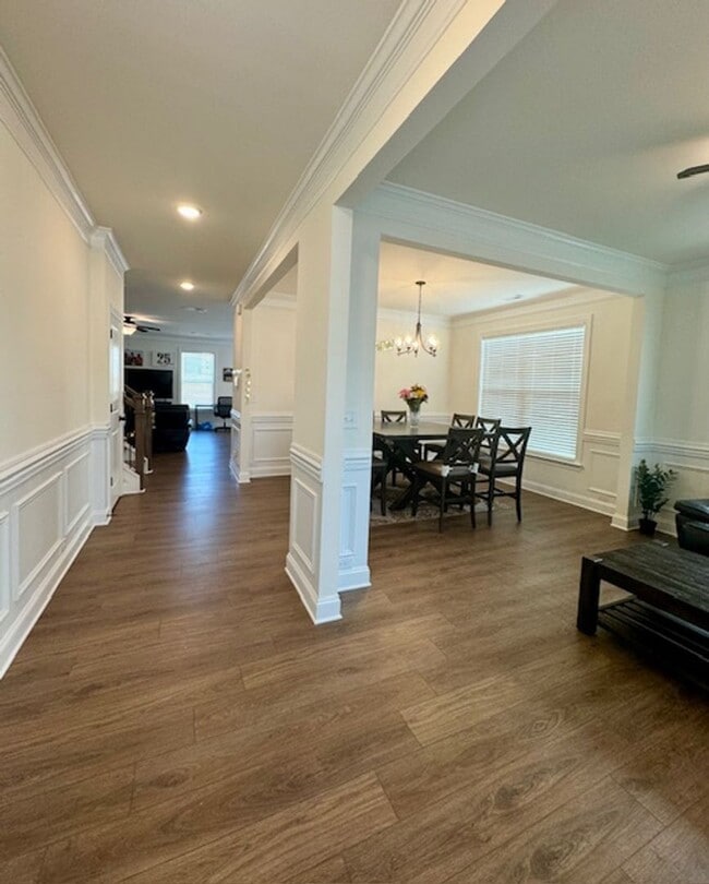 Building Photo - 5BR/4BA w/ Guest Suite + Loft in Hampton Woods