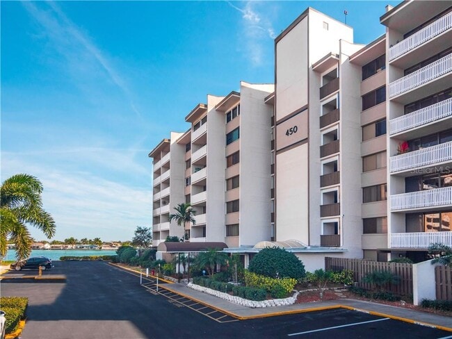 Building Photo - 450 Treasure Island Cswy