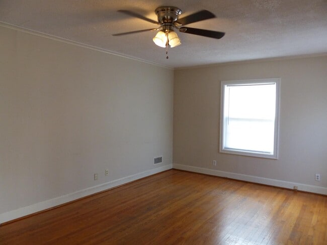 Building Photo - 1238 E Linwood Dr