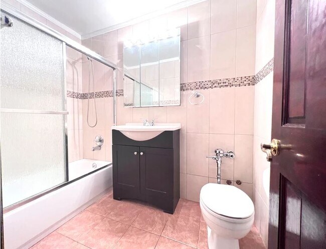 Foto del edificio - 6471 Alderton St