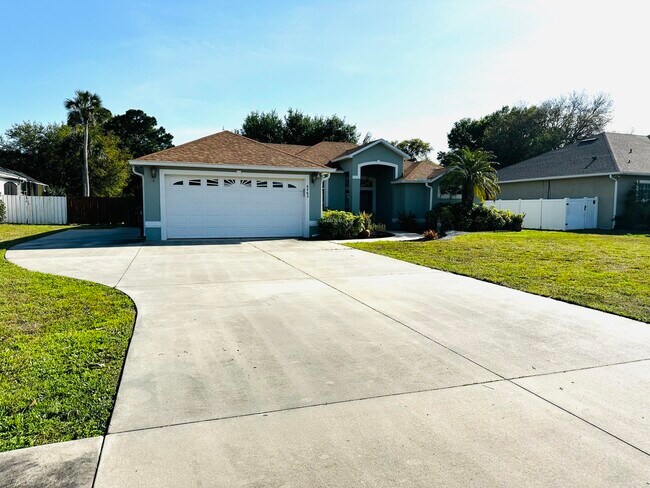 Building Photo - 6463 Flora Vista Pl