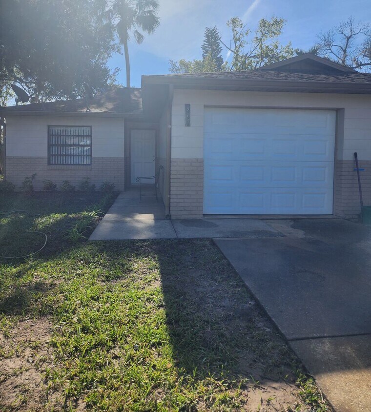 Primary Photo - XF13-002 913-915 Boulder Drive