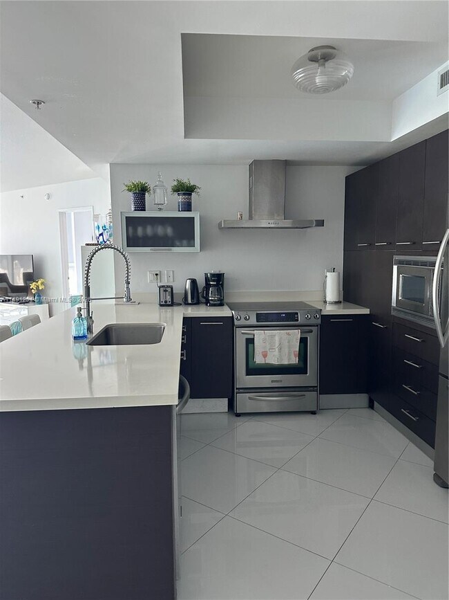 Foto del edificio - 150 Sunny Isles Blvd