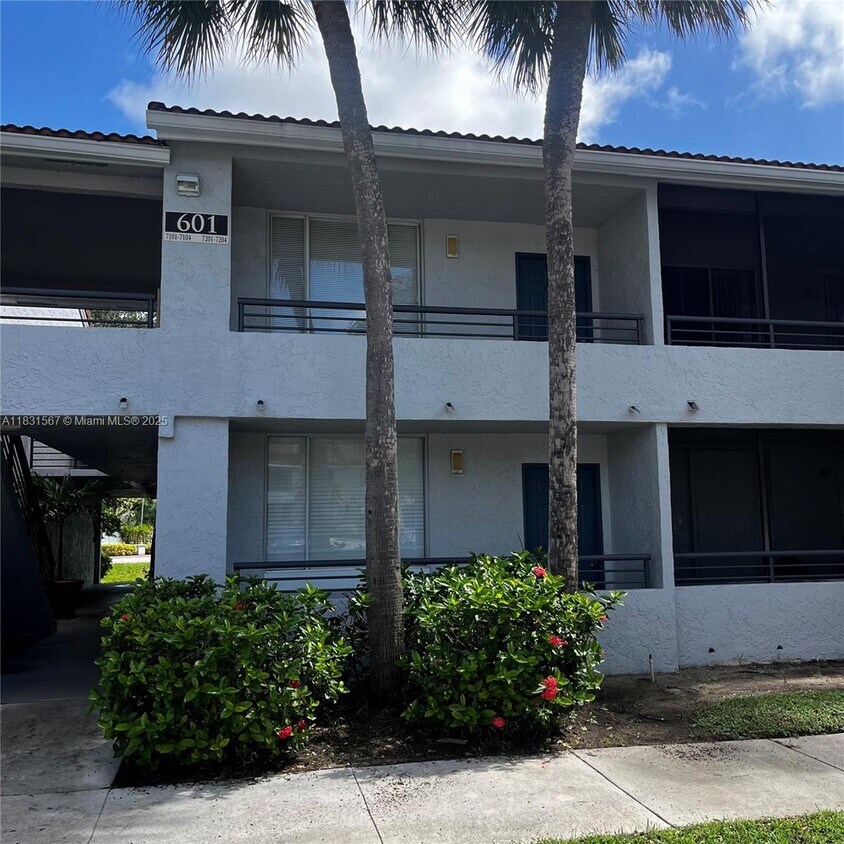 Foto principal - 601 Lyons Rd