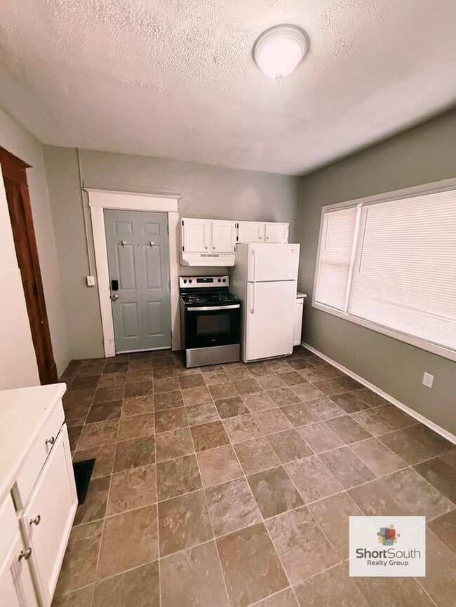 Foto del edificio - Updated Duplex 4 bed 2 bath on the NW Side