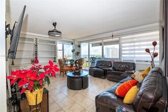 Building Photo - 7545 E Treasure Dr