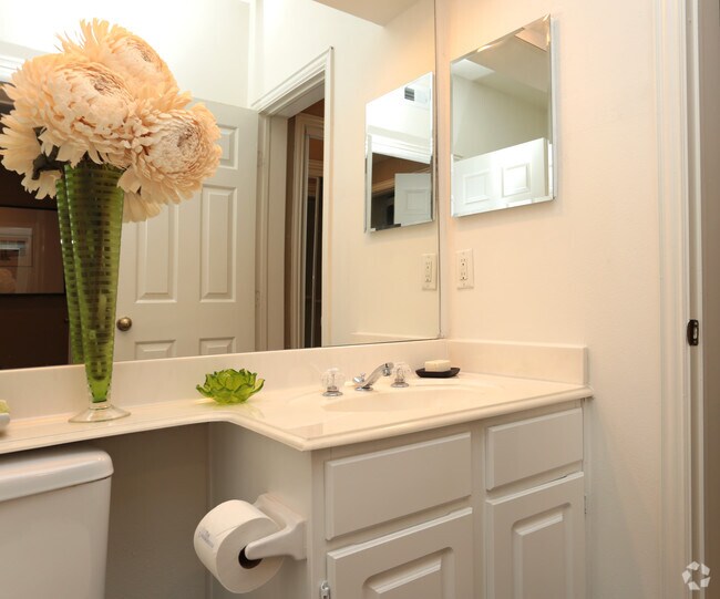 Lanesborough Apartments Rentals Houston, TX