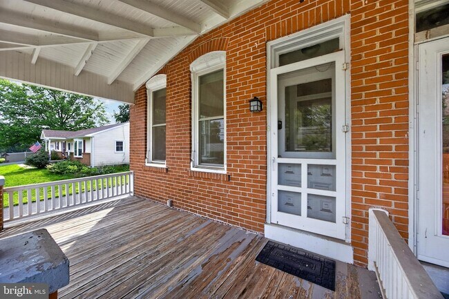 Foto del edificio - 855 N Pleasantview Rd