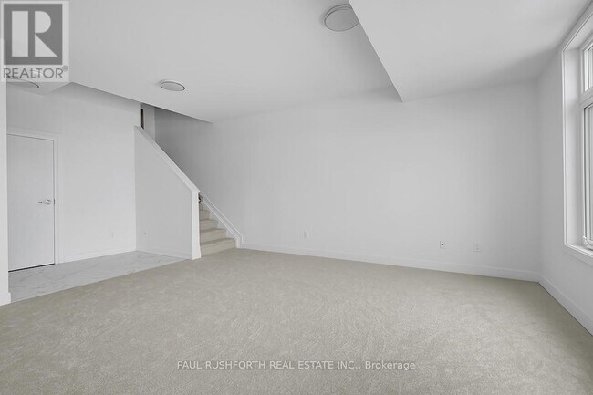 Building Photo - 1027 Silhouette Private