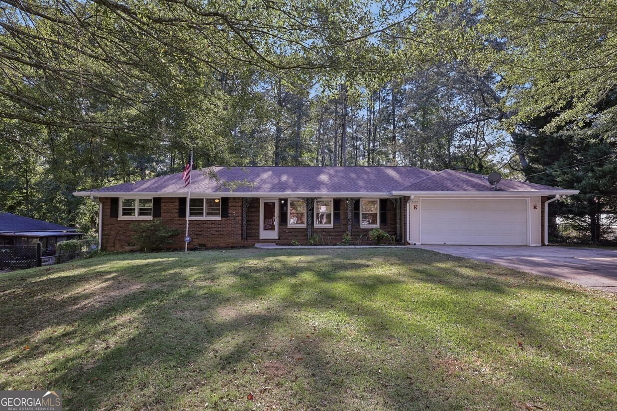 Foto principal - 222 Poplar Creek Rd