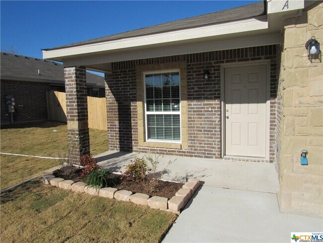 Building Photo - 1009 Anna Lee Dr