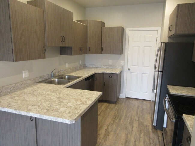 Building Photo - 3 bed -2.5 bath - Newer townhome in the he...